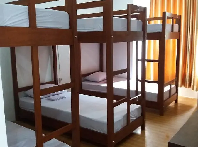 Bookit Backpacker Hostal *